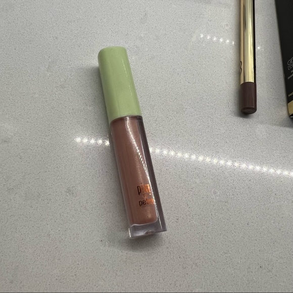 Lipstick, Lip Gloss and Lip Liner - Picture 7 of 12